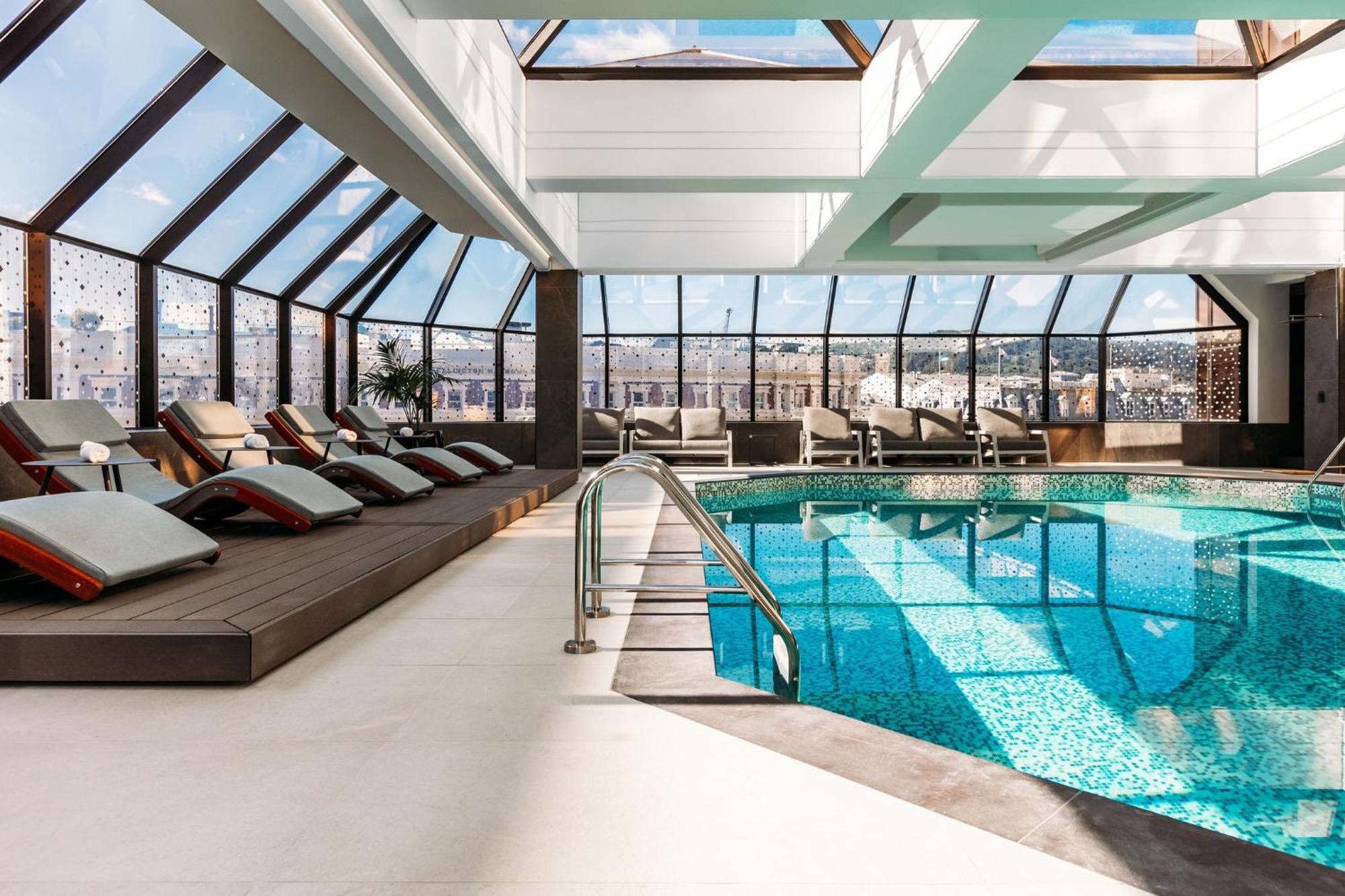 Intercontinental Wellington By Ihg Hotell Exteriör bild The pool at the 1018
