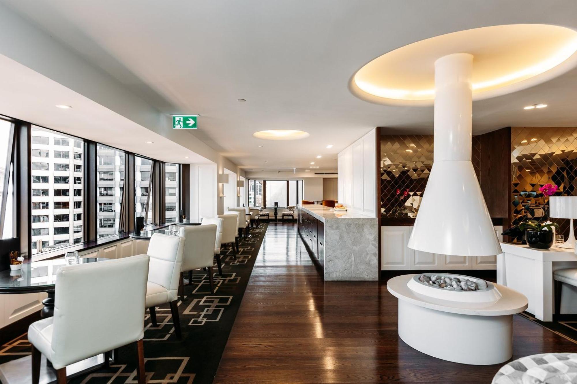 Intercontinental Wellington By Ihg Hotell Exteriör bild The Club lounge at Melbourne Airport